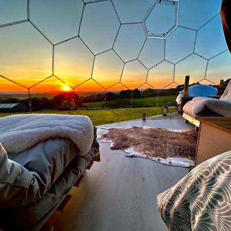 Deerstone Glamping-pinhaw Beacon Dome Hot Tub Campismo de Luxo *