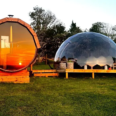Campismo de Luxo Deerstone Glamping-pinhaw Beacon Dome Hot Tub Earby