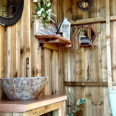 Deerstone Glamping-pinhaw Beacon Dome Hot Tub Campismo de Luxo