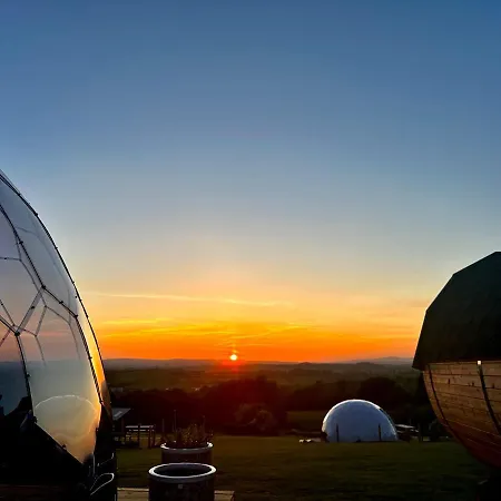 Deerstone Glamping-pinhaw Beacon Dome Hot Tub Earby