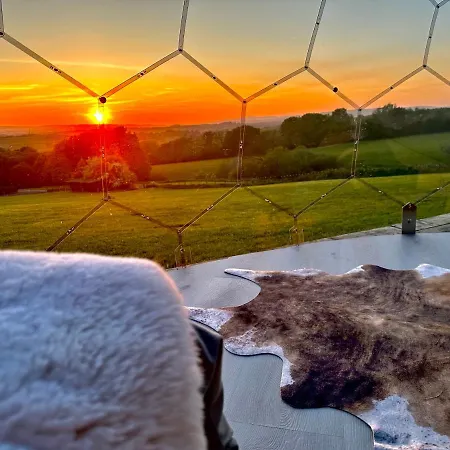 Campo de lujo Deerstone Glamping-pinhaw Beacon Dome Hot Tub