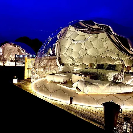 Роскошный шатер Deerstone Glamping-pinhaw Beacon Dome Hot Tub Earby