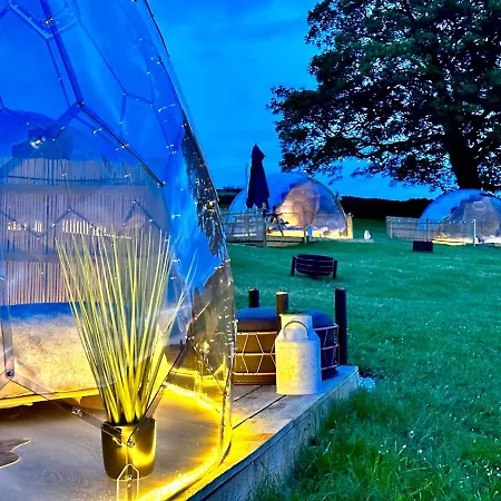 Deerstone Glamping-pinhaw Beacon Dome Hot Tub Luxury tent *