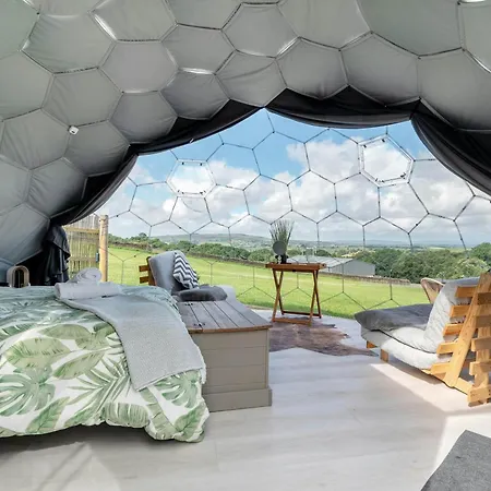 Deerstone Glamping-pinhaw Beacon Dome Hot Tub