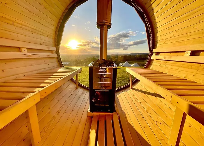 Deerstone Glamping-pinhaw Beacon Dome Hot Tub 豪华帐篷 Earby
