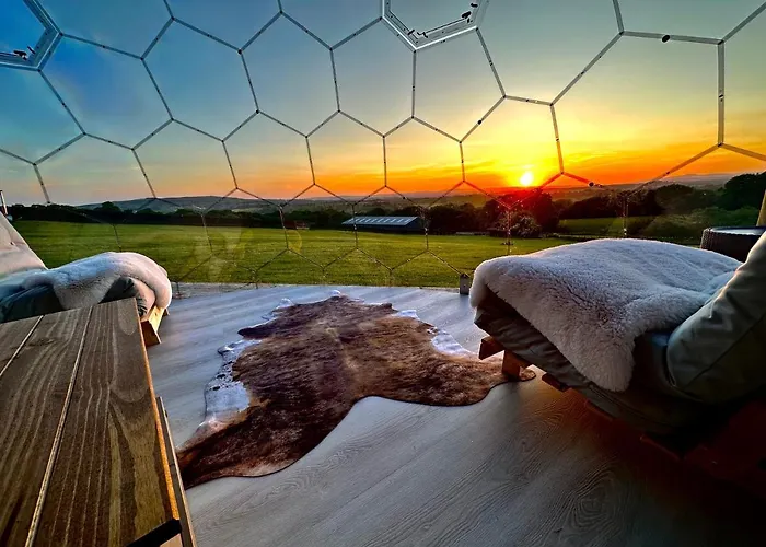 Deerstone Glamping-pinhaw Beacon Dome Hot Tub 豪华帐篷 *