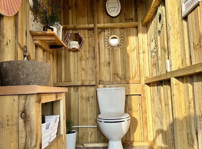 Deerstone Glamping-pinhaw Beacon Dome Hot Tub *