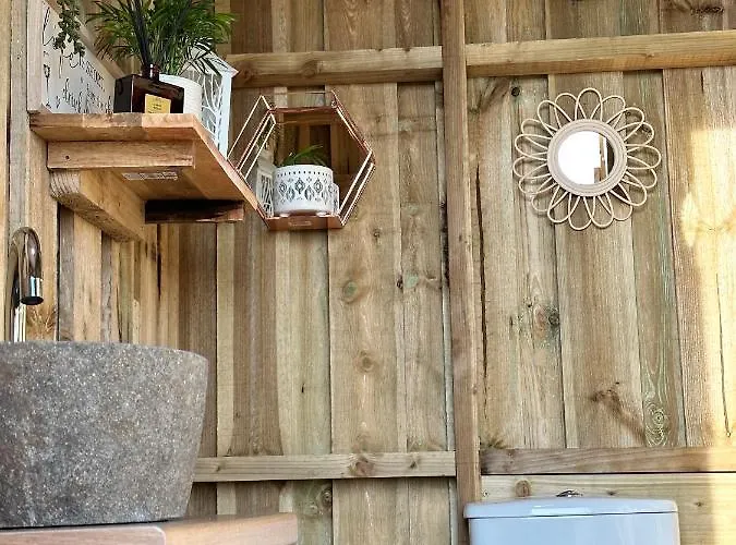 Deerstone Glamping-pinhaw Beacon Dome Hot Tub