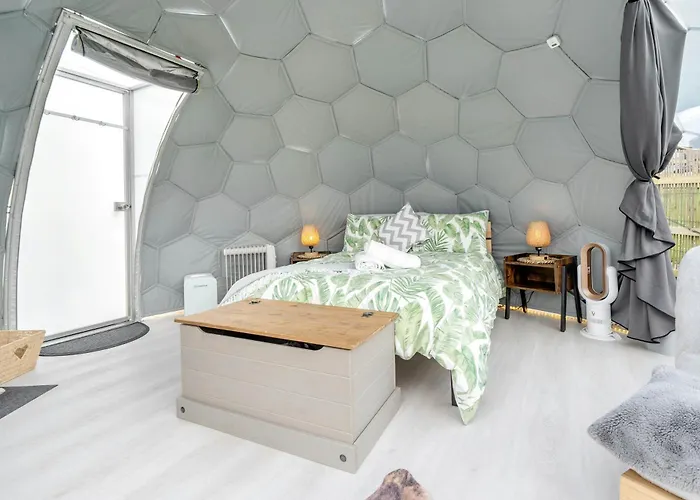 Deerstone Glamping-pinhaw Beacon Dome Hot Tub 豪华帐篷 Earby