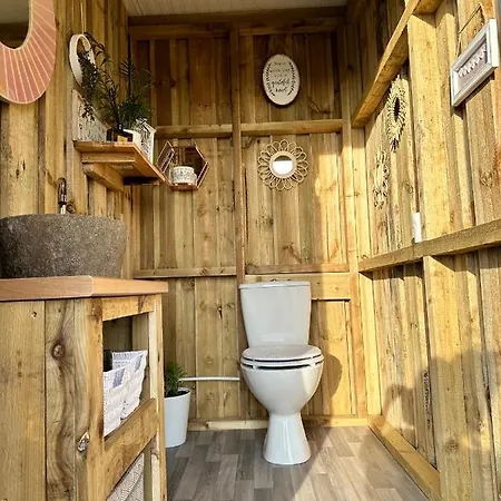 Deerstone Glamping-pinhaw Beacon Dome Hot Tub *