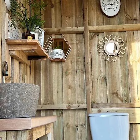 Deerstone Glamping-pinhaw Beacon Dome Hot Tub