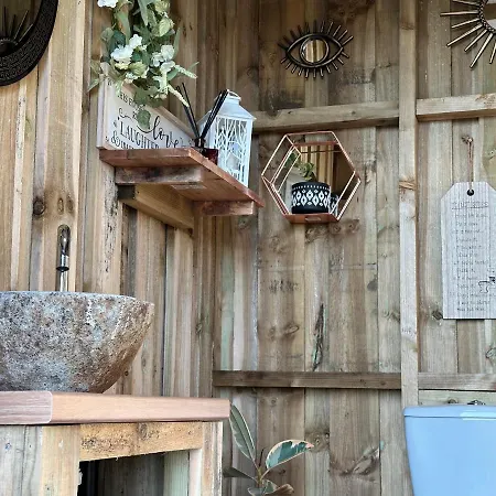 Deerstone Glamping-pinhaw Beacon Dome Hot Tub Роскошный шатер Earby